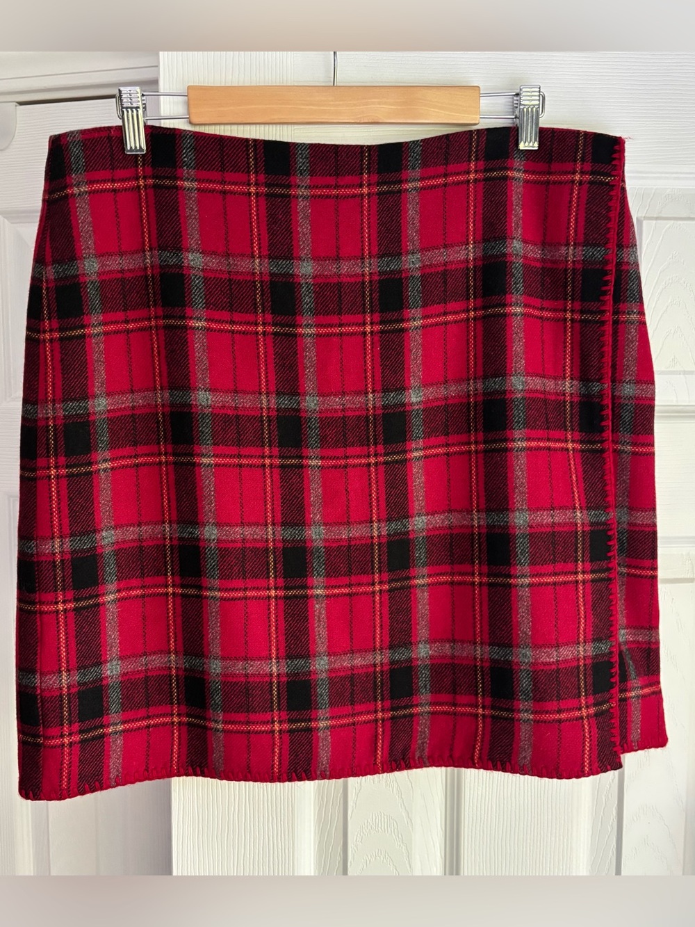 Eddie Bauer Preppy Wool Blend Red Black Grey Plaid Skirt 14 Stitching / Tartan
